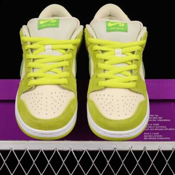Nike SB Dunk Low "Green Apple" - Picture 4 of 7